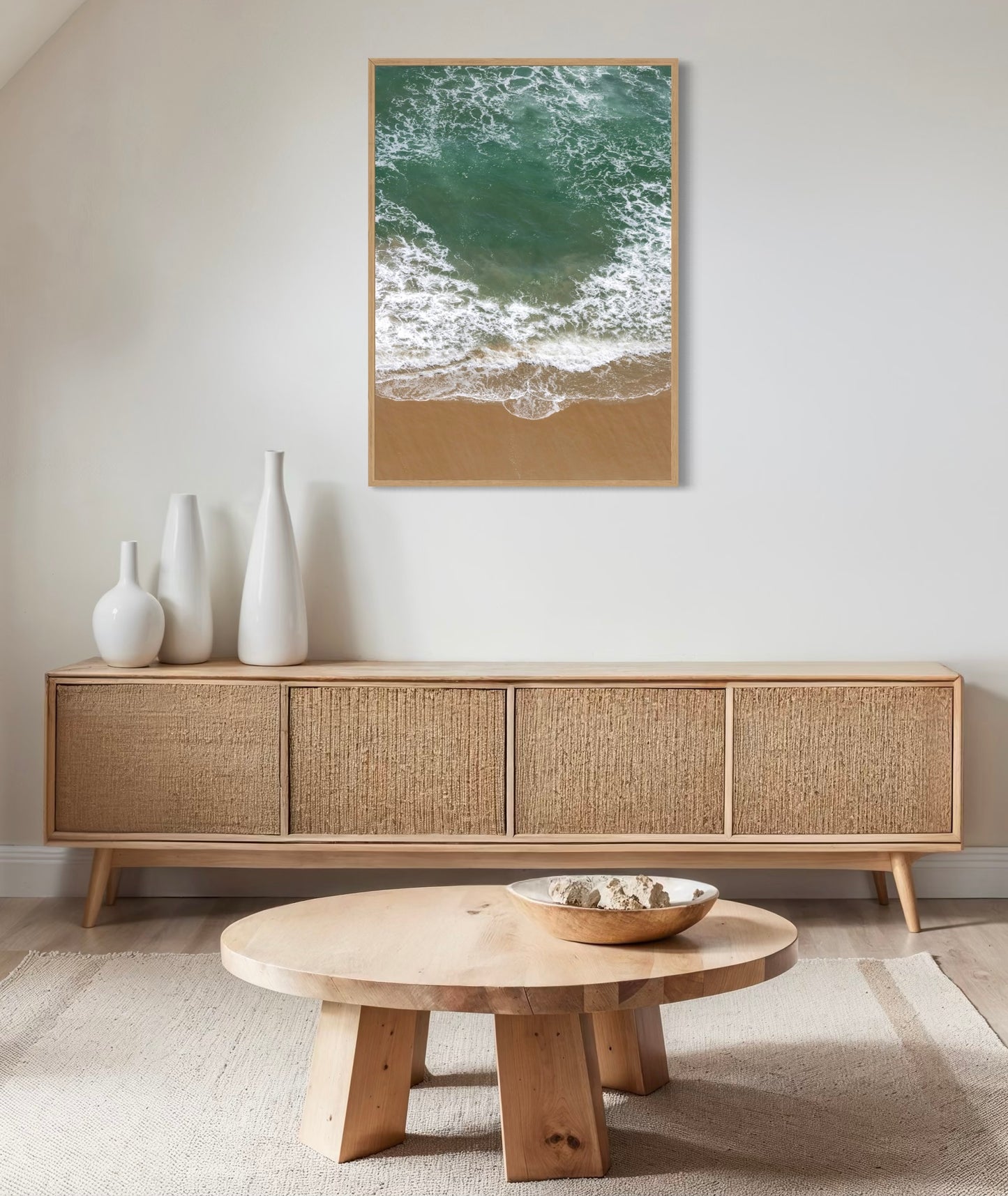 Havet Slår Ind Mod Stranden