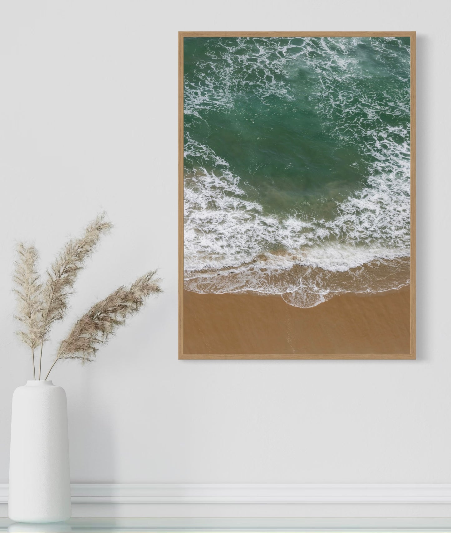Havet Slår Ind Mod Stranden