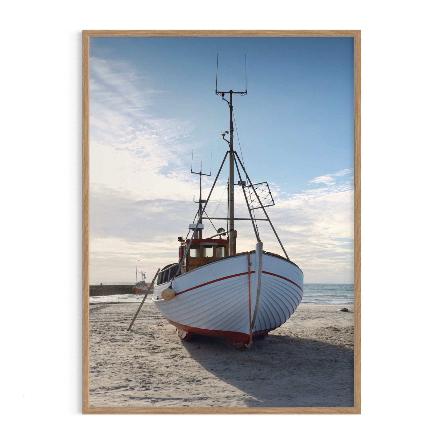 Hvid Kutter På Løkken Strand